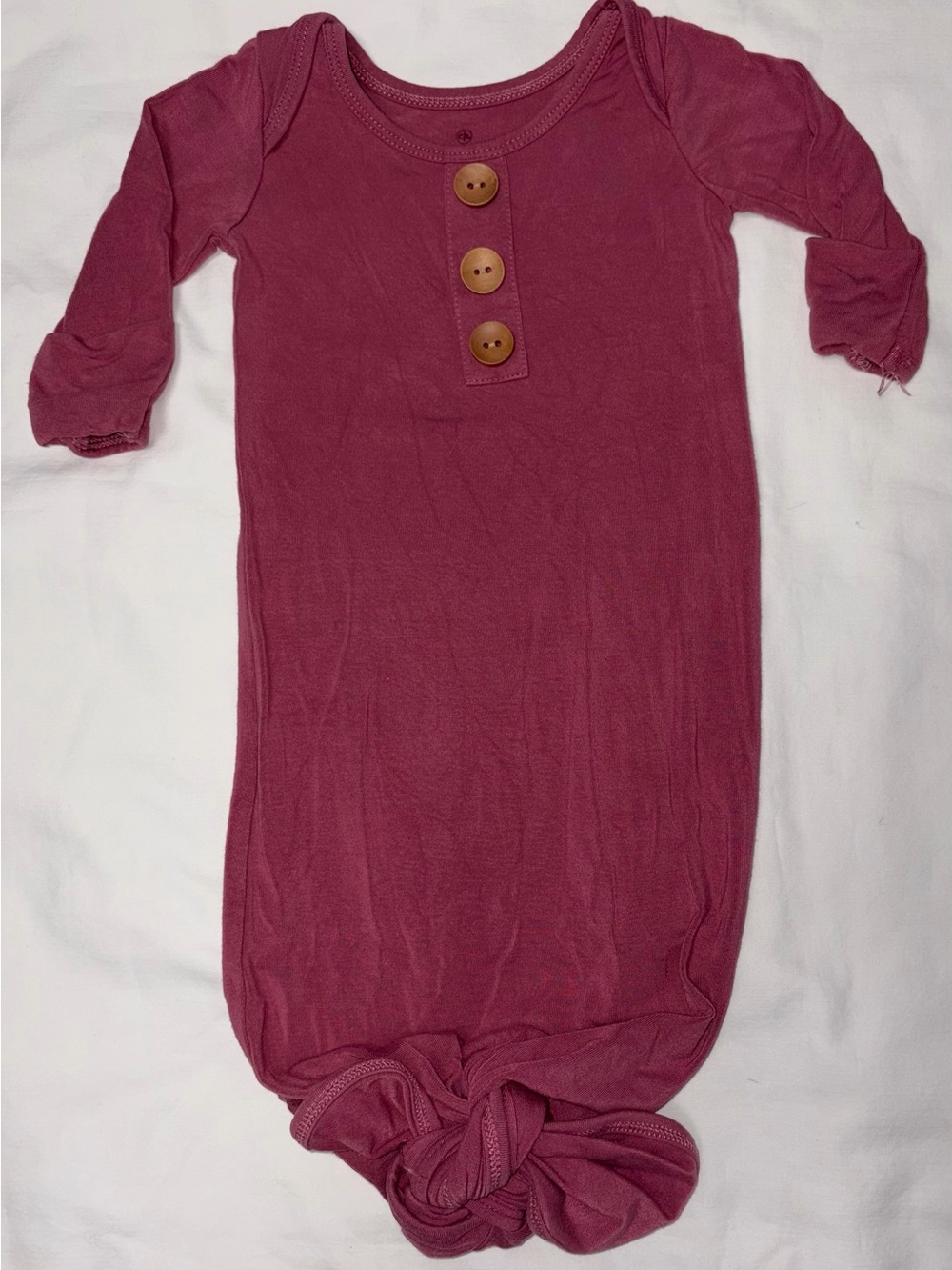 Caden Lane mauve knotted bamboo gown with decorative buttons sz 0-3 months EUC